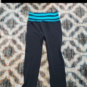 4 pairs of yoga pants